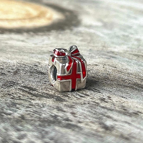 Pandora Red Enamel Present Gift Box Sterling Silver Charm - Picture 1 of 3